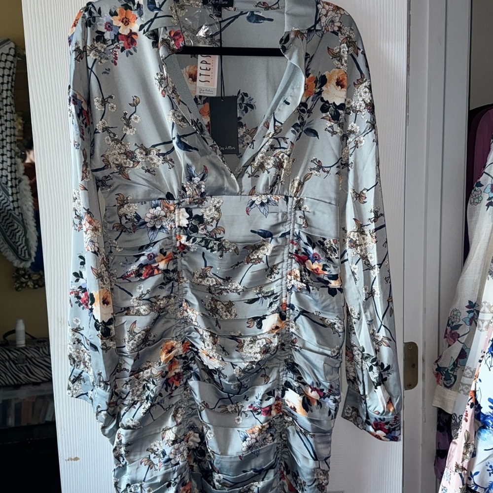BRAND NEW WOMENS MIDI DRESSS FOR SALE SIZE L